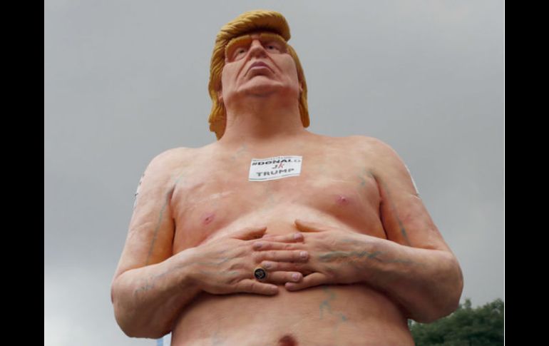 Las esculturas ya han pasado por, Los Ángeles, San Francisco y Nueva York retratan a Trump sin ropa y con diminutos genitales. AP / ARCHIVO