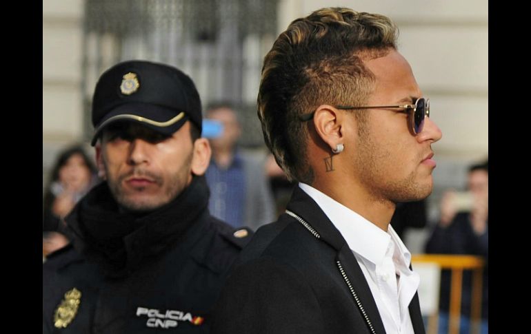 Barcelona cifró pase de Neymar en 57.1 MDE, pero la justicia española calcula que fue de al menos 83.3 MDE. AFP / ARCHIVO