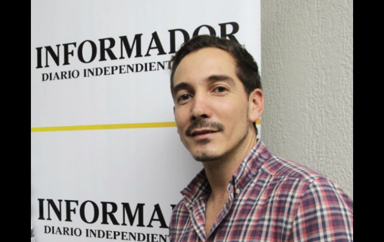 El comunicador Paco Morales encarna al protagonista de la historia 'Javier'. ESPECIAL /