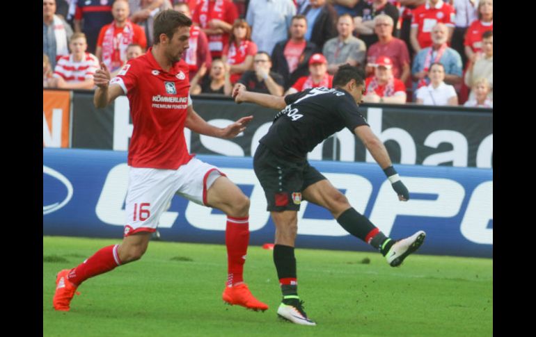 El Leverkusen ganó 3-1 sobre Mainz este sábado, con un 'hat trick' del delantero mexicano. AP / ARCHIVO