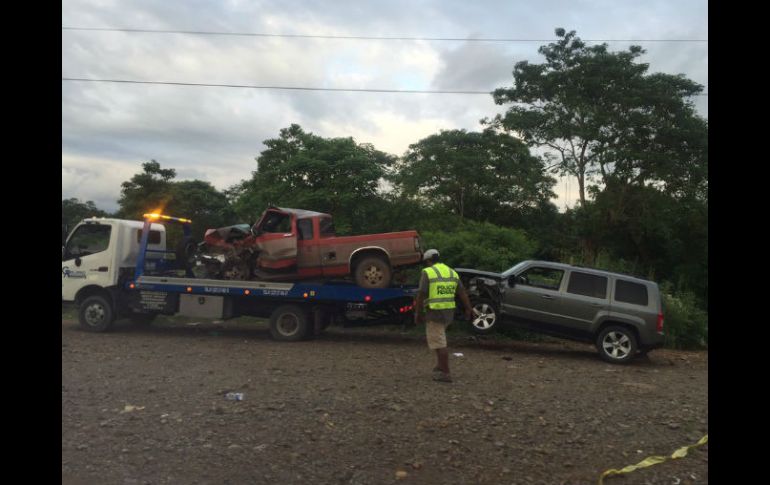 Al parecer una camioneta Chevrolet se impactó de frente al invadir carril contra una Jeep Patriot. TWITTER / @juli_velazquez