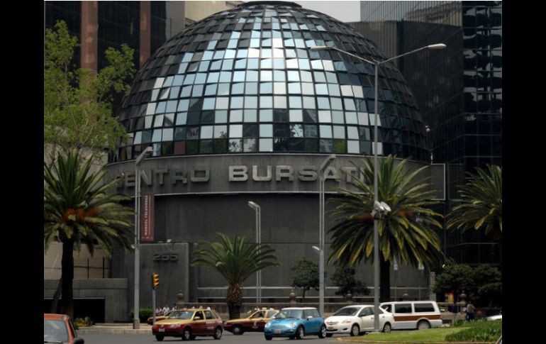 El mercado bursátil local operó un volumen de 237.2 millones de títulos, por un importe económico de ocho mil 523.2 millones de pesos. NTX / ARCHIVO