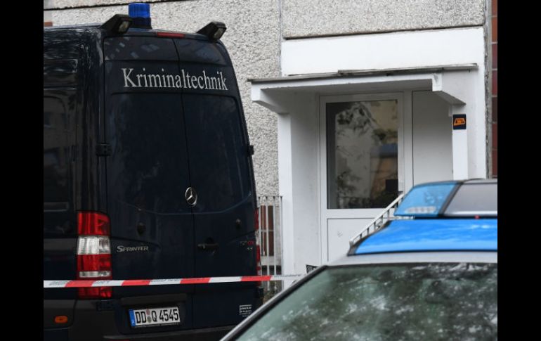 Un cordón de seguridad rodea una casa en Chemnitz, donde se hallaron sustancias explosivas. AP / H. Schmidt