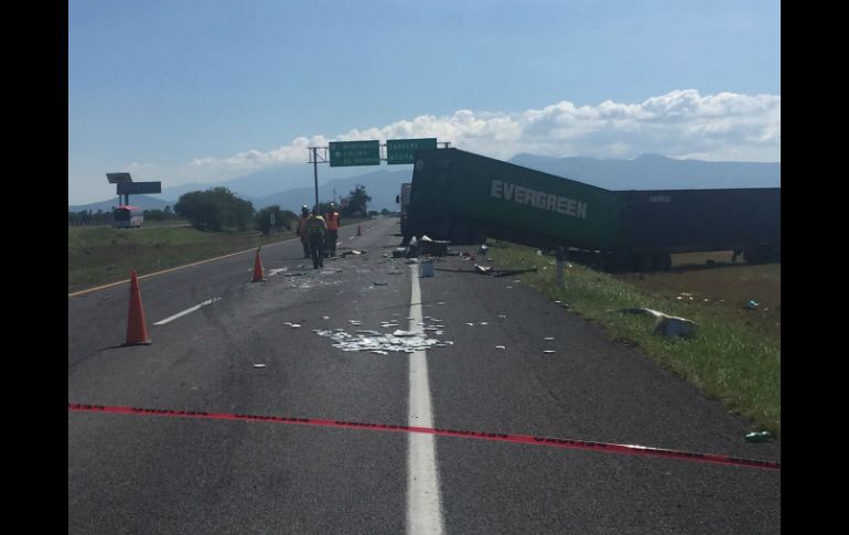 El accidente se registró la tarde de este martes dentro del municipio de Atoyac. ESPECIAL / PC Jalisco