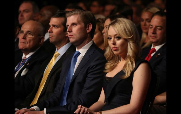 Eric Trump (centro) es el tercer hijo del empresario, de su matrimonio con Ivana Trump. AFP / ARCHIVO