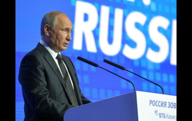 Putin lamenta que los candidatos presidenciales de EU abusen de la retórica antirrusa ya que empeoran las relaciones bilaterales. EFE / Sputnik