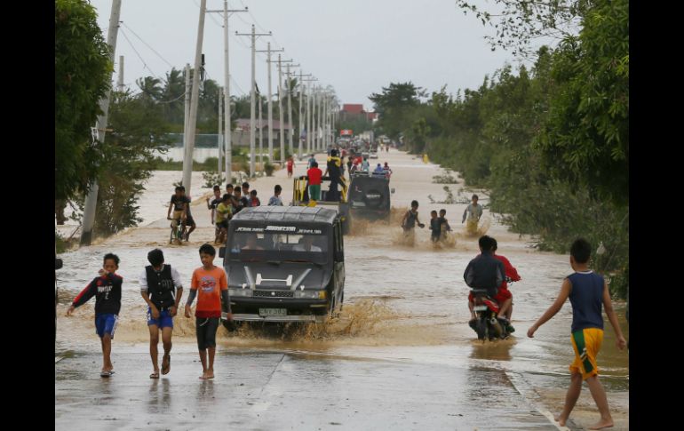 ''Sarika'' golpeó el domingo el norte de las Filipinas, donde dejó dos muertos y obligó a 150 mil personas a desplazarse. AP / ARCHIVO