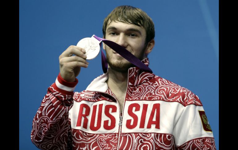 Aukhadov, ahora de 23 años, también fue campeón del mundo en 2013. AP / ARCHIVO