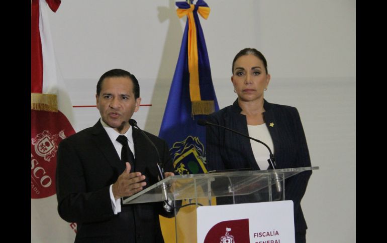 María Elena Limón estuvo presente durante la conferencia de prensa que ofreció el fiscal sobre el caso de los mutilados. ESPECIAL / Gobierno de Tlaquepaque