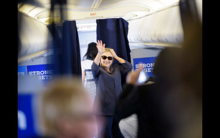Hillary Clinton, ayer en el aeropuerto del condado de Westchester, Nueva York. AP / B. Smialowski