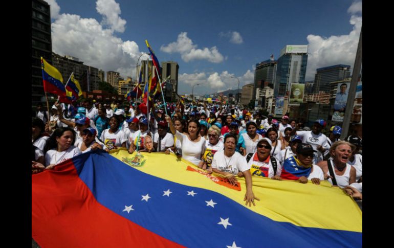 Los chavistas acusan que las protestas del sábado y la sesión dominical del Parlamento responden a un plan para 'un golpe de Estado'. EFE / ARCHIVO