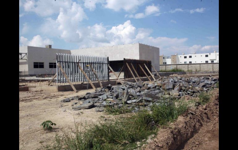 La nueva Unidad Médica Familiar se construye en el cruce de las avenidas Jalisco y Camino Viejo a Tesistán. EL INFORMADOR / ARCHIVO