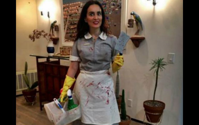 Para poner el toque de terror, la actriz simuló sangre en su delantal y portó un cuchillo de cocina. INSTAGRAM / anadelareguera