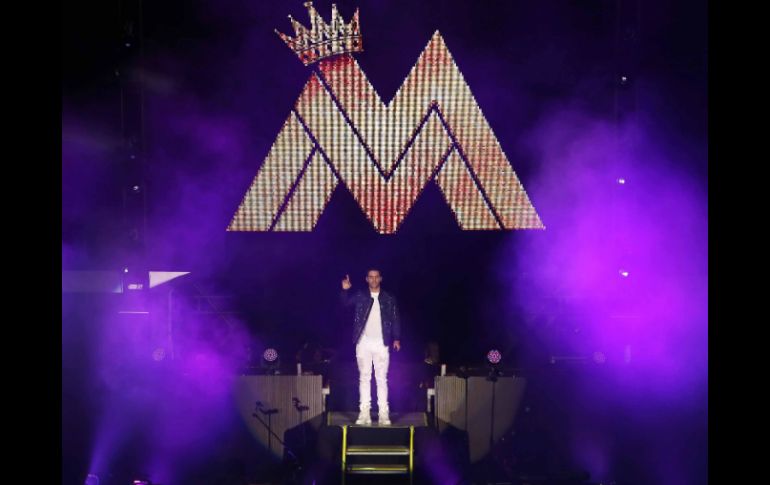 Maluma recibió un disco de oro por ventas de más de 30 mil copias de su último disco. SUN / A. Salinas