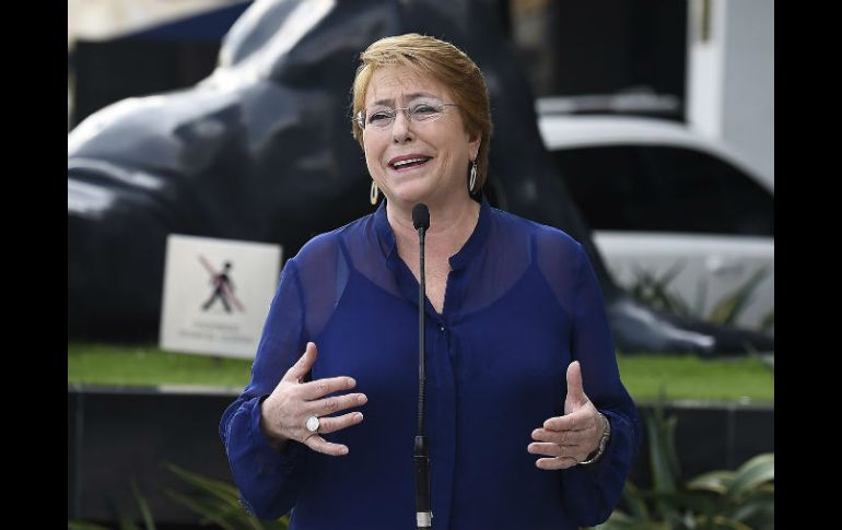La propuesta de Michelle Bachelet incluía bonos aumentados a los trabajadores con salarios menores. NTX / ARCHIVO