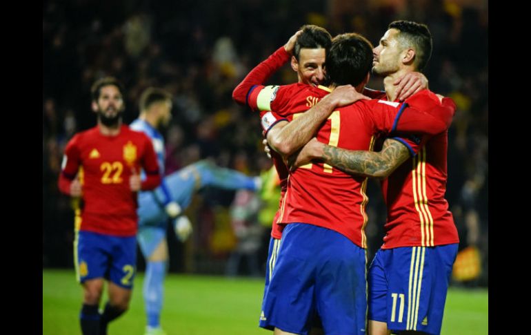 Los españoles celebran uno de los goles ante Macedonia. EFE / M. Ángel Molina