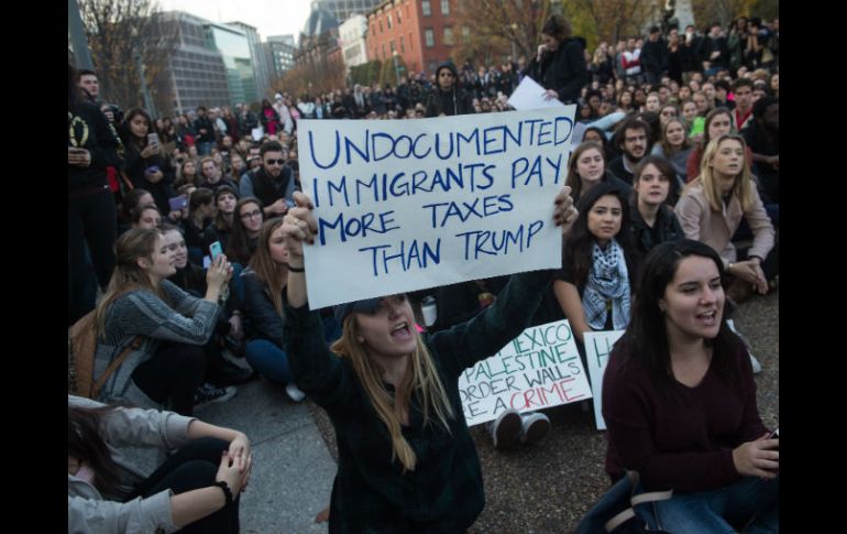 Algunas personas se mantienen en la incertidumbre ante la amenaza de deportación del lider republicano, Donald Trump. AFP / N.Kamm