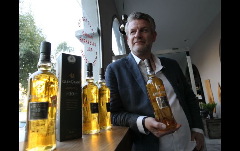 Robin Coupar destacó las bondades del whisky de la casa Campari, entre ellos su calidad y añejamiento. EL INFORMADOR / P. Franco