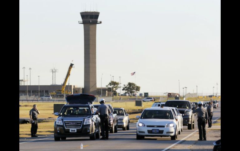 Las autoridades se vieron obligadas a cerrar el aeropuerto después de los disparos. AP / S. Gooch