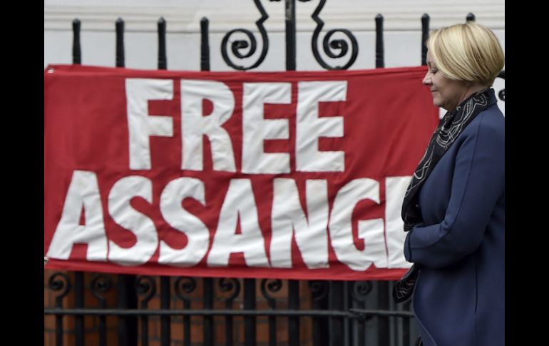 El pasado 19 de junio, Assange cumplió cuatro años asilado en la embajada ecuatoriana. EFE / H. Mckay