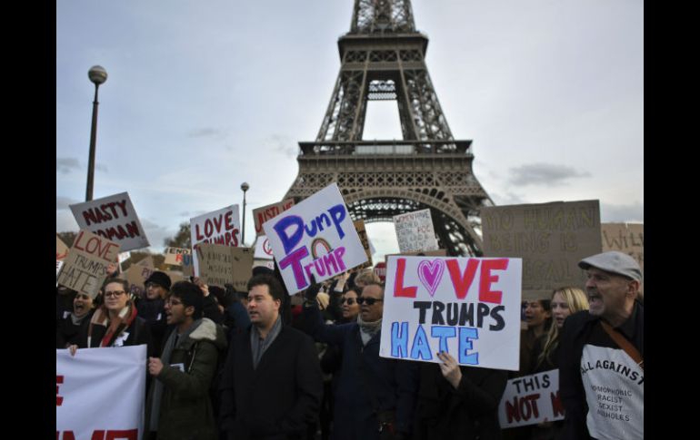 La protesta en la capital francesa fue organizada por el grupo 'París contra el triunfo'. AP / T. Camus