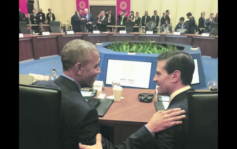 Durante la Cumbre del APEC, Barack Obama y Peña Nieto pudieron conversar en lo que probablemente fue su último encuentro. NTX /