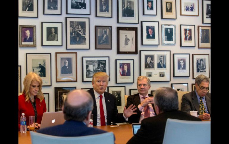Trump tuvo una reunión privada con el director general del periódico antes de la asamblea con los editores y reporteros. AP / H. Masuke