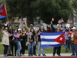 Cubanos en EU celebraron la muerte de Fidel Castro. AP / D. Dovarganes