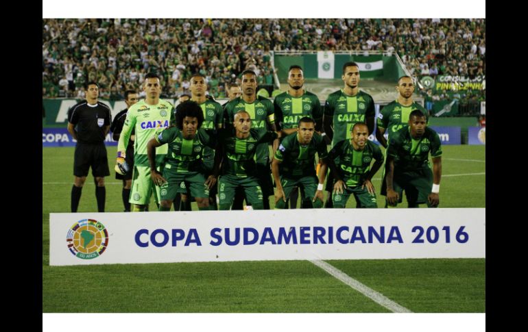 De nuestra parte, y para siempre, Chapecoense Campeón de la Copa Sudamericana 2016, dijo el club colombiano tras el incidente. EFE / M. Cunha