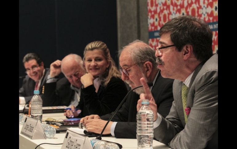 Panel. Lucio Lastra, Abraham Lowenthal, Ana María Salazar, Jorge Chabat y Gabriel Guerra.  / F. Atilano