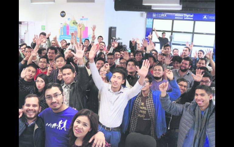 Durante más de 30 horas ininterrumpidas, los jóvenes desarrollaron 31 proyectos en TelmexHub. ESPECIAL /