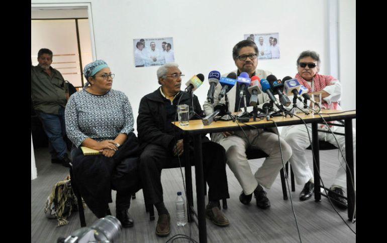 Las FARC reiteran su compromiso de cumplir el acuerdo, desmovilizarse y dejar las armas. AFP / G. Legaria