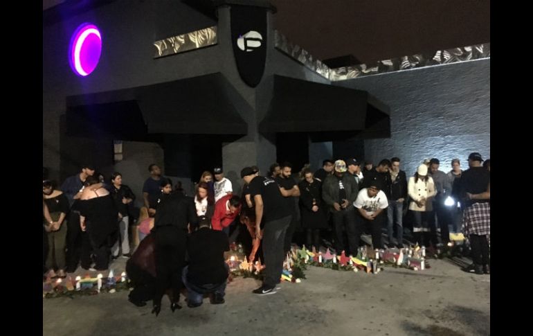 Con el homenaje 'Recordando a Nuestros Ángeles', en el bar Pulse, la comunidad rindió tributo a las víctimas de la matanza. AP / C. Hayes