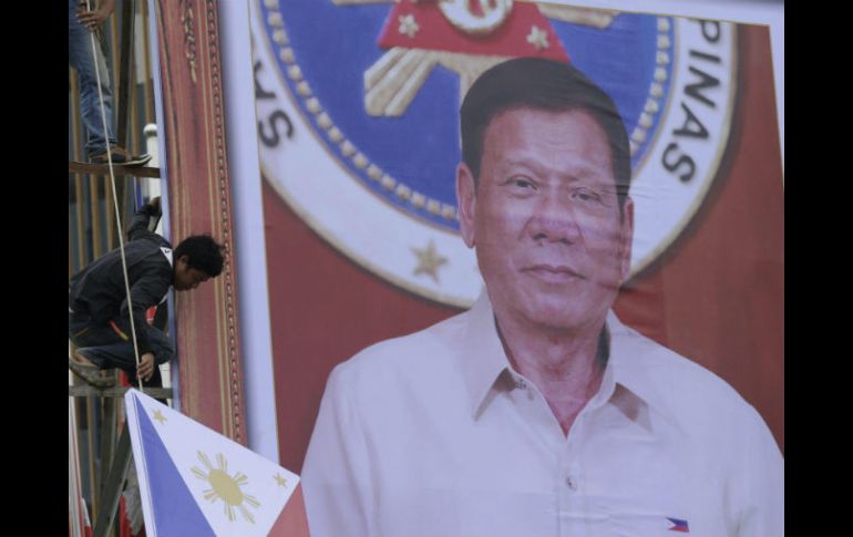 Duterte aseguró que quiere cumplir las promesas que hizo a los filipinos durante su campaña. EFE / M. Remissa