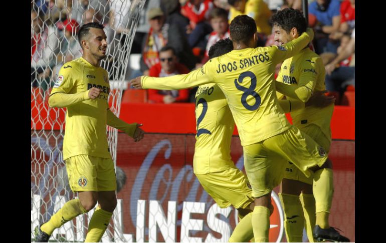 Los jugadores del Villarreal celebran el tercer tanto de la tarde. EFE / A. Morante