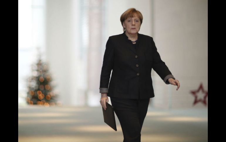 Angela Merkel se dispone a realizar una comparecencia institucional en la sede de la Cancillería en Berlín. EFE / M. Kappeler