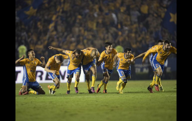 En los últimos minutos, Tigres sorprendió al América y se llevó el campeonato del Apertura 2016. MEXSPORT / J. Martínez