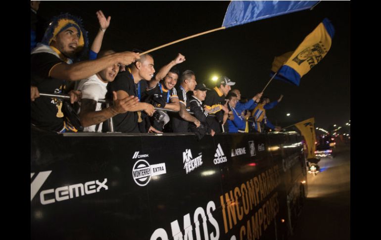 Los jugadores de la UANL celebraron el título junto con sus aficionados. MEXSPORT / J. Martínez