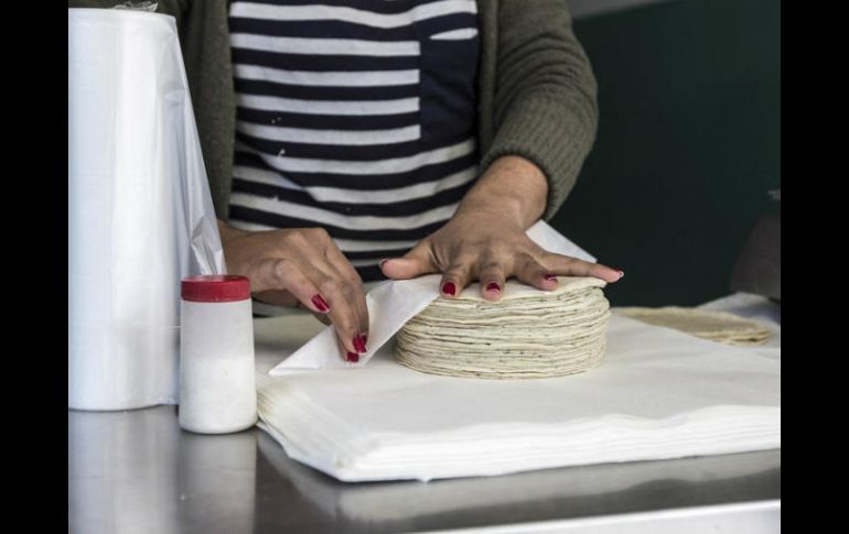 El precio de la tortilla podría alcanzar los 14.40 pesos por kilo. EL INFORMADOR / ARCHIVO