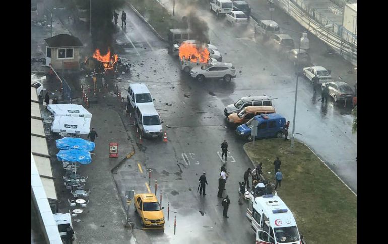 Ambulancias y unidades policiales se han desplazado hasta el lugar de la explosión. AFP /