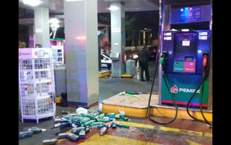 El suceso ocurrió cuando vecinos indicaron que el conductor de una camioneta intentó robarse el combustible de la gasolinera. SUN / ARCHIVO