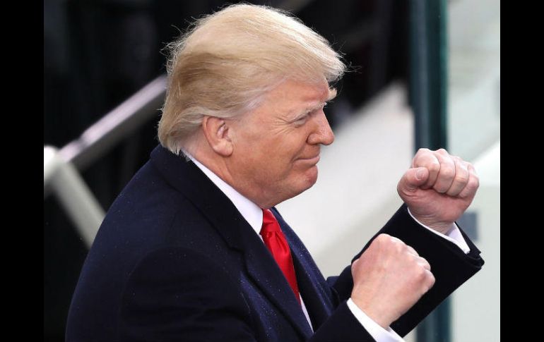 El presidente Trump asegura que combatirá a las naciones que dañen a los trabajadores estadounidenses. AFP / J. Raedle
