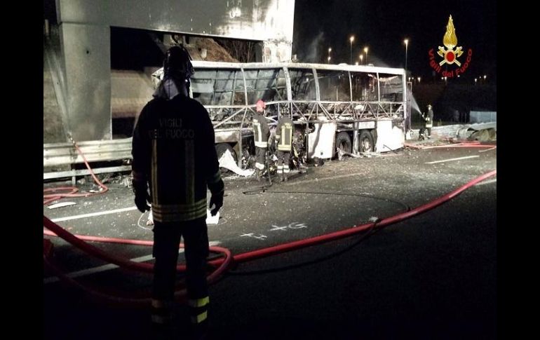 El autobús regresaba a Budapest cuando se produjo el choque. AFP / Vigili del Fuoco