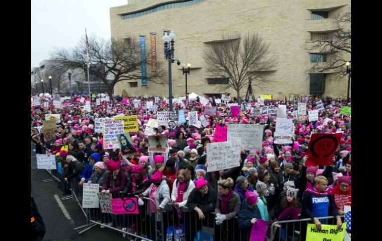 Señalan que hay manifestaciones de mujeres y diversos grupos en todo el país y en el extranjero. AP / J. L. Magana