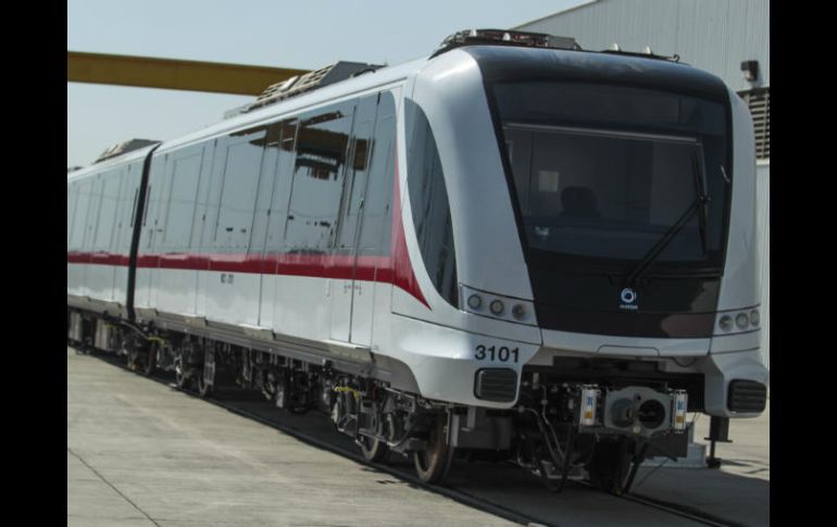 Cada tren compuesto por tres coches, tiene una longitud de 53 metros y capacidad de 700 pasajeros. EL INFORMADOR / F. Atilano