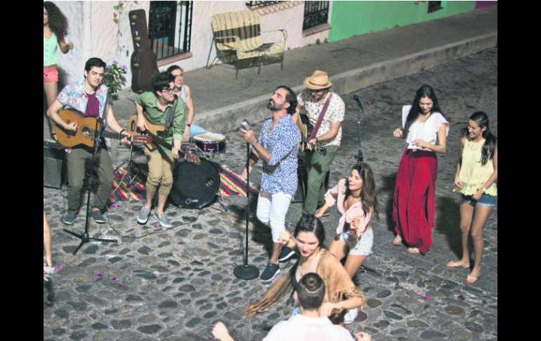 El videoclip de 'Sé que te duele' se grabó en Puerto Vallarta. ESPECIAL /