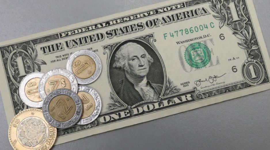 La moneda estadounidense promedia 19.67 pesos a la compra. NTX / ARCHIVO