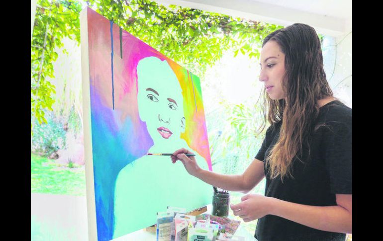 Olga Zuno es pintora desde hace tres años y ya ha conseguido formar parte del escenario artístico plástico nacional. EL INFORMADOR / G. Gallo