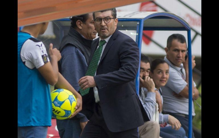 ‘Chepo’ de la Torre hizo constantes reclamos durante el partido de Santos contra Chivas. MEXSPORT / ARCHIVO