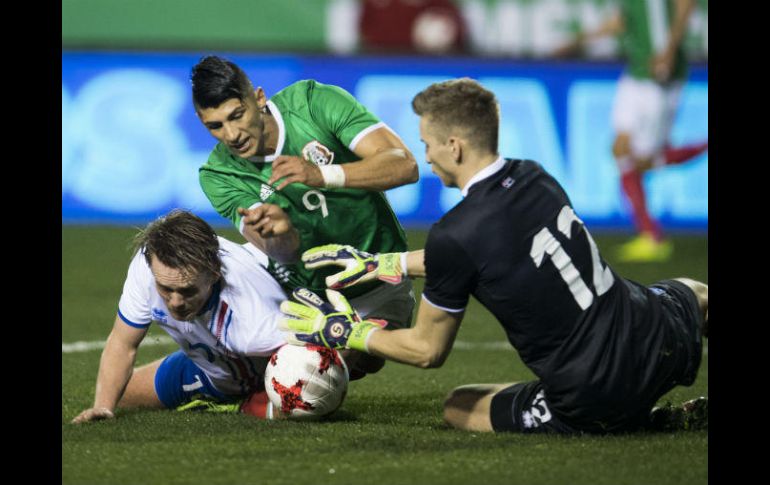 Alan Pulido fue una pesadilla para los islandeses, y al menos hizo el gol de la victoria. MEXSPORT / J. Martínez